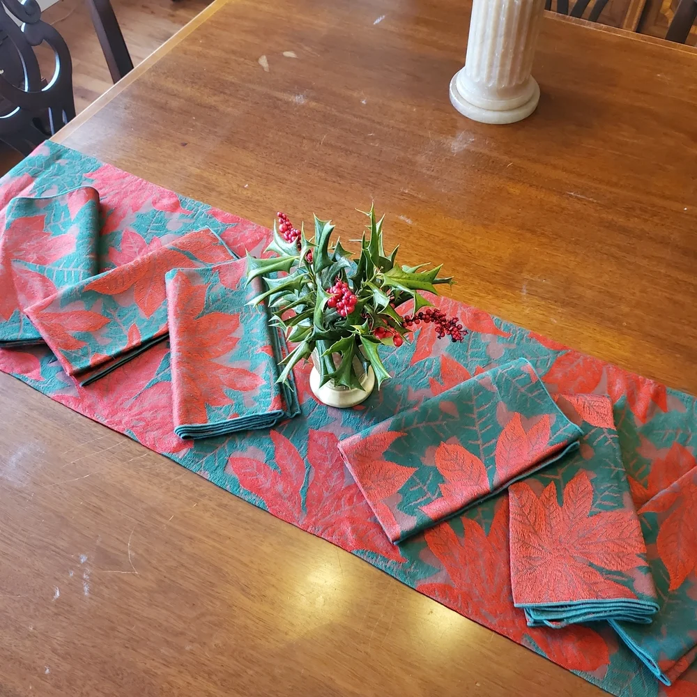 Elegant Red & Green Poinsettia Table Runner with 6 Matching Napkins